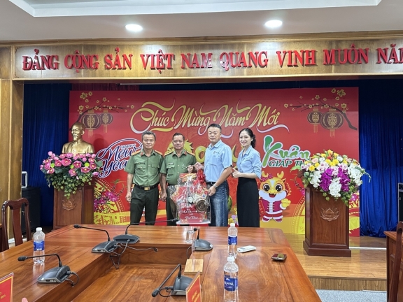 新淵區區長游清誌拜訪新淵區區內長官祝賀新年快樂