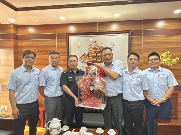 拜訪海關局長 阮陳昊進與工業區管理局局長阮中信