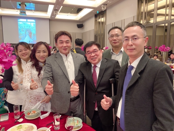 太平商會鄭閎元會長婚宴喜慶，陳水石會長到場恭喜祝福