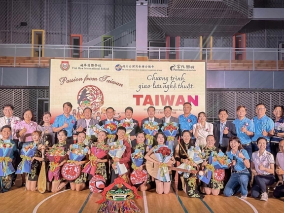 ​  #跨文化之美：113年文化訪問團『歡騰亞洲台灣情』在越南平陽省盛況空前！  ​