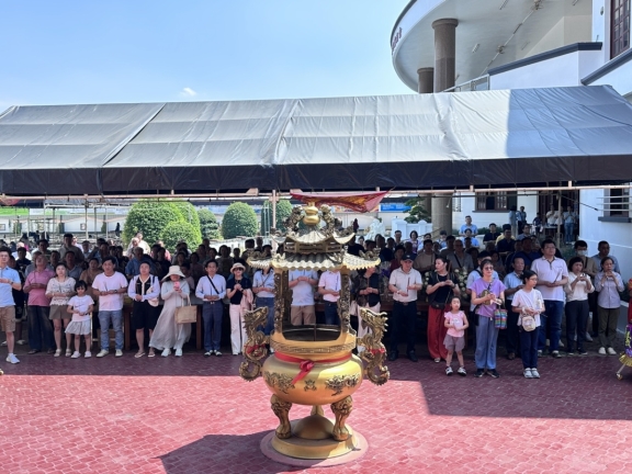 ​  出席 越南巧聖廟 舉行天上聖母聖誕千秋團拜   ​