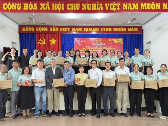 ​  平陽台商會歲末送暖・愛心滿場傳遞溫暖   ​